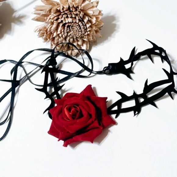 Red rose choker M303 - Picture 2 of 2